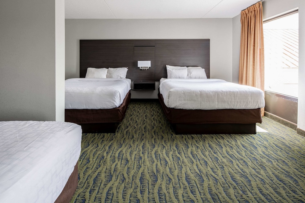 Room, 2 Queen Beds - Photo 3