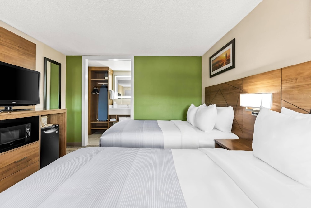 Standard Room, 2 Double Beds, Non Smoking - Photo 3