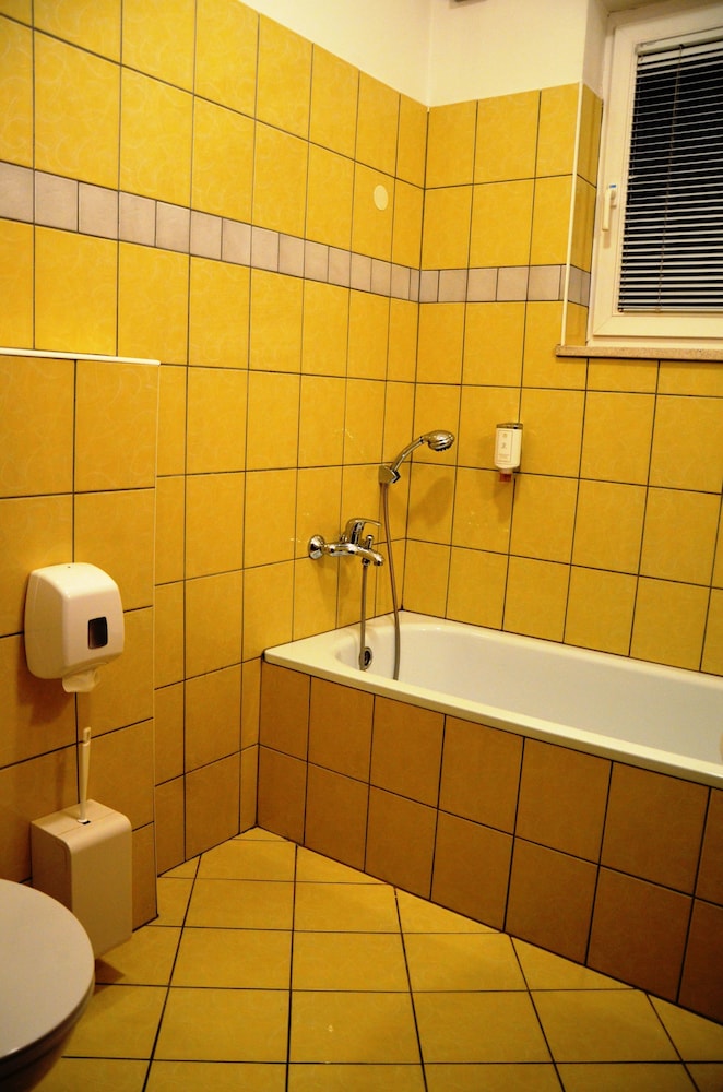 Standard Triple Room - Photo 5