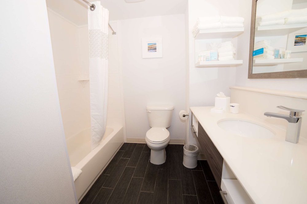 Room, 2 Queen Beds, Accessible, Non Smoking (Hearing)