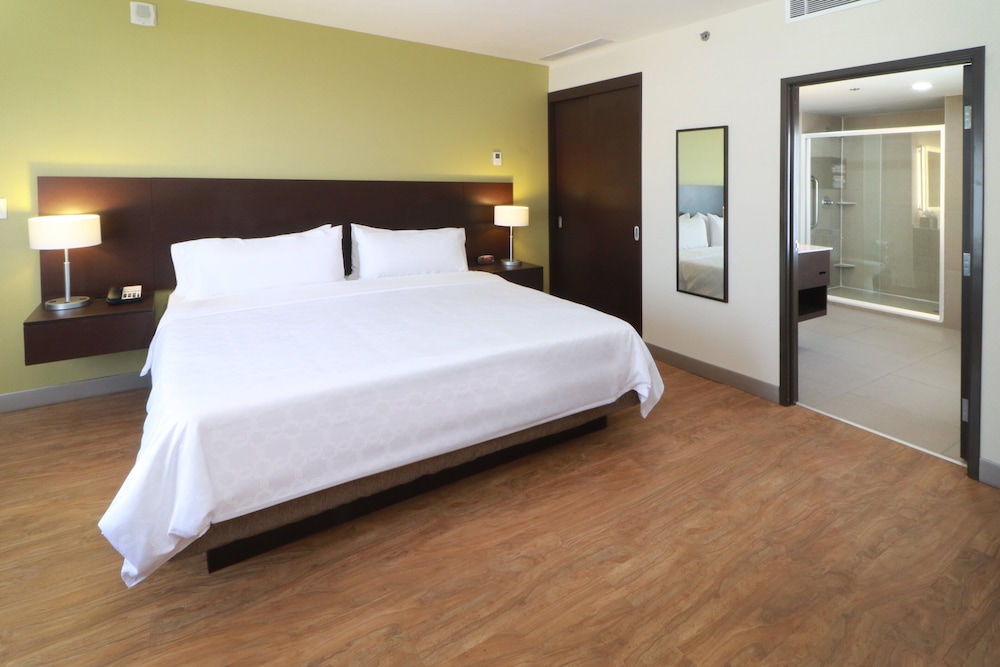 Suite, 2 Bedrooms, Accessible, Kitchen (Communication) photo 2