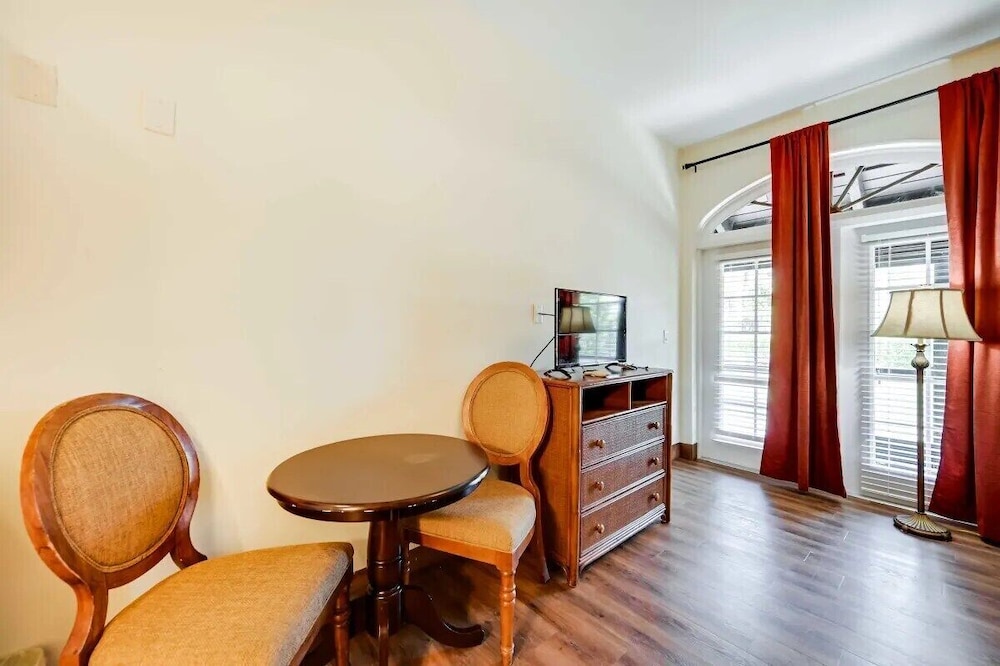 Cottage, Private Bathroom (2 Queen beds and Sofa) - Photo 3