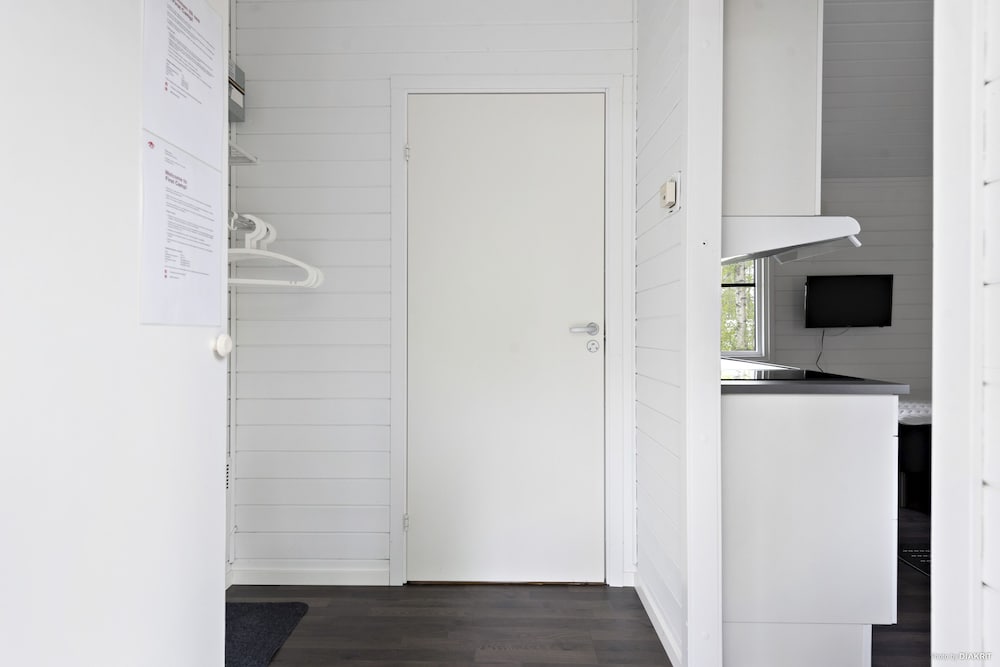 Basic Cabin (Excluding Towels, Sheets, Cleaning) photo 2