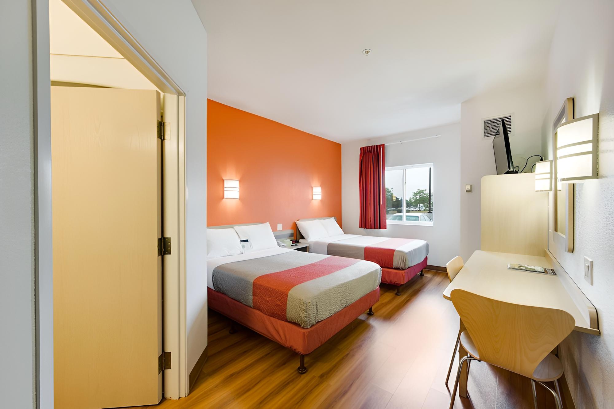 Standard Room, 2 Double Beds, Non Smoking photo 2