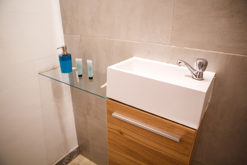 Family Room, Private Bathroom photo 2
