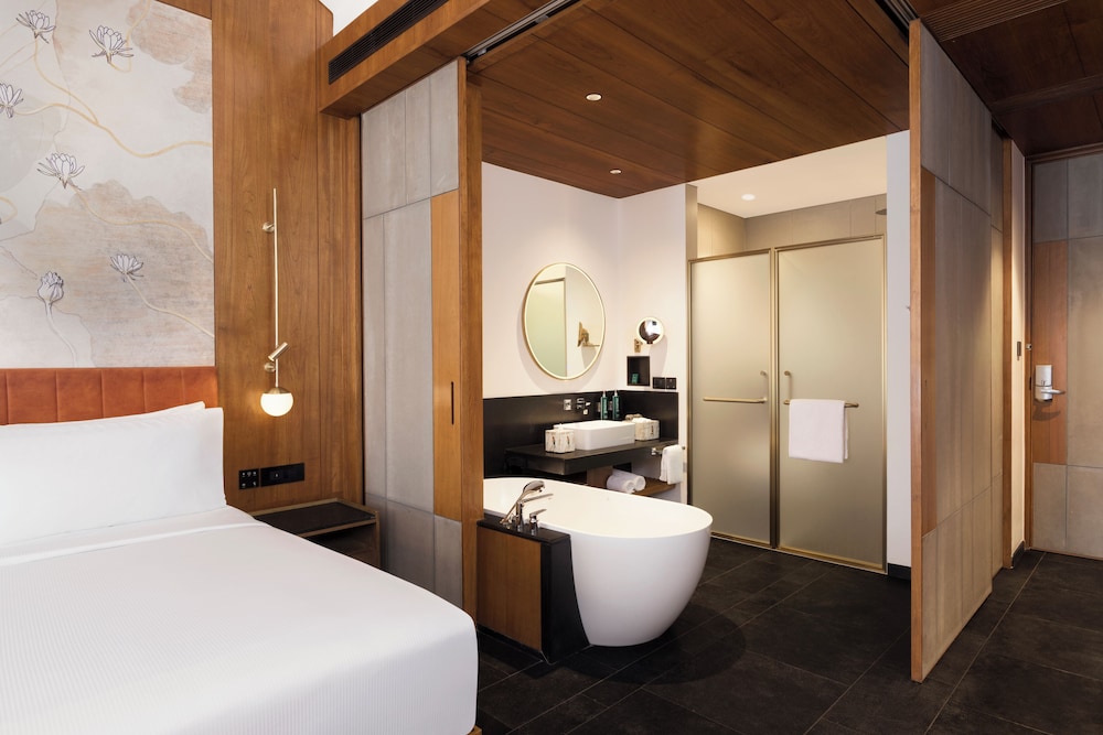 Deluxe Room, 1 King Bed, Terrace