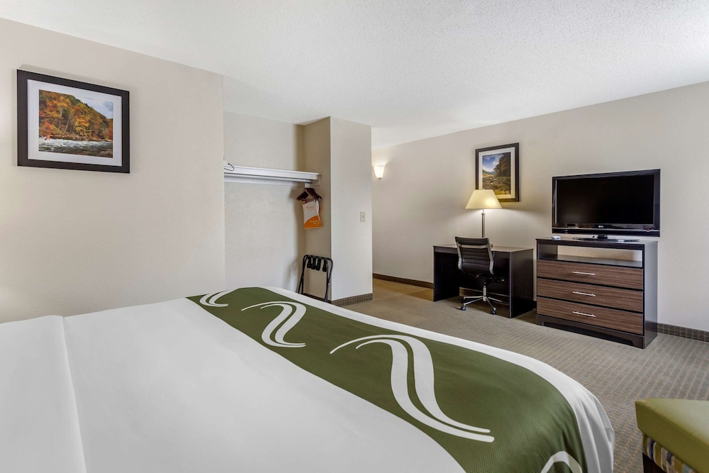 Standard Room, 1 King Bed, Non Smoking - Photo 22