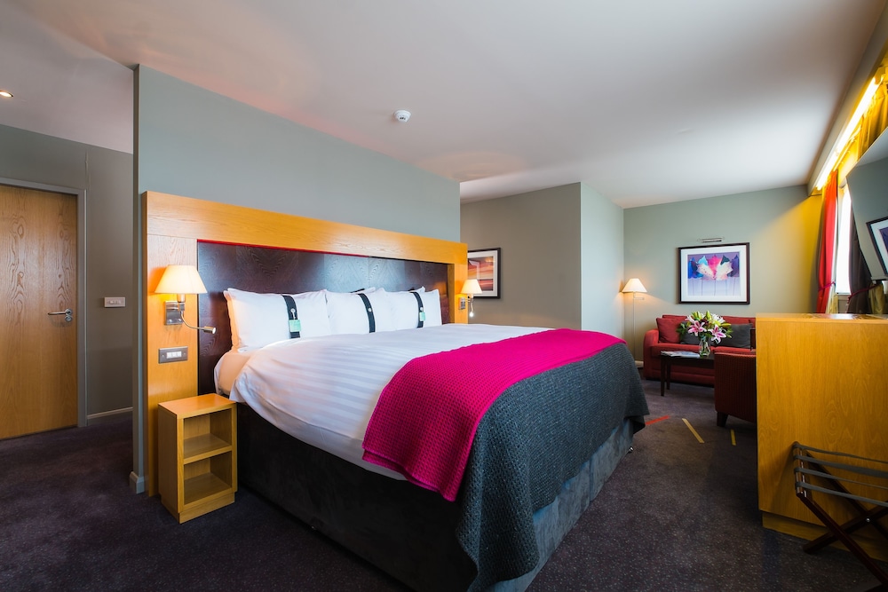 Standard Room, 1 King Bed with Sofa bed - Photo 3