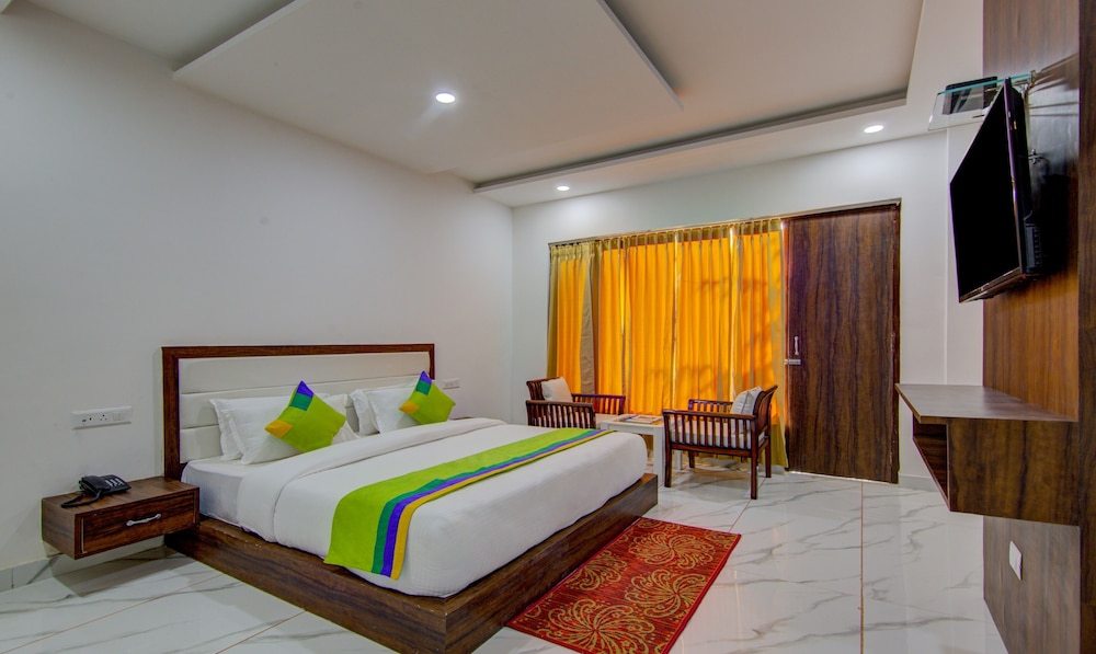 Standard Room With Balcony And Hill View