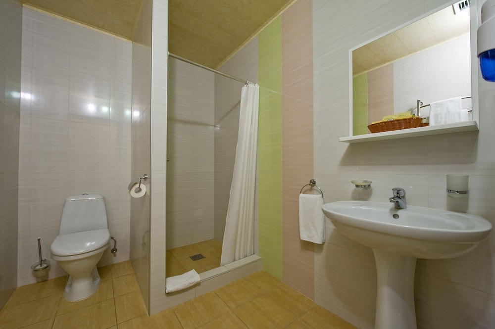 Economy Twin Room photo 2