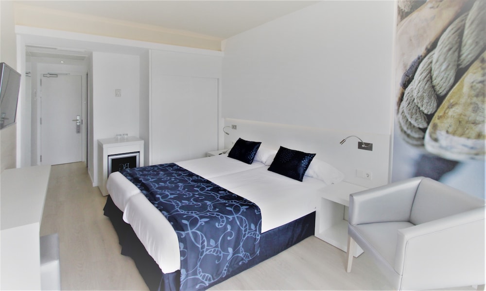 Standard Double or Twin Room, Balcony - Photo 4