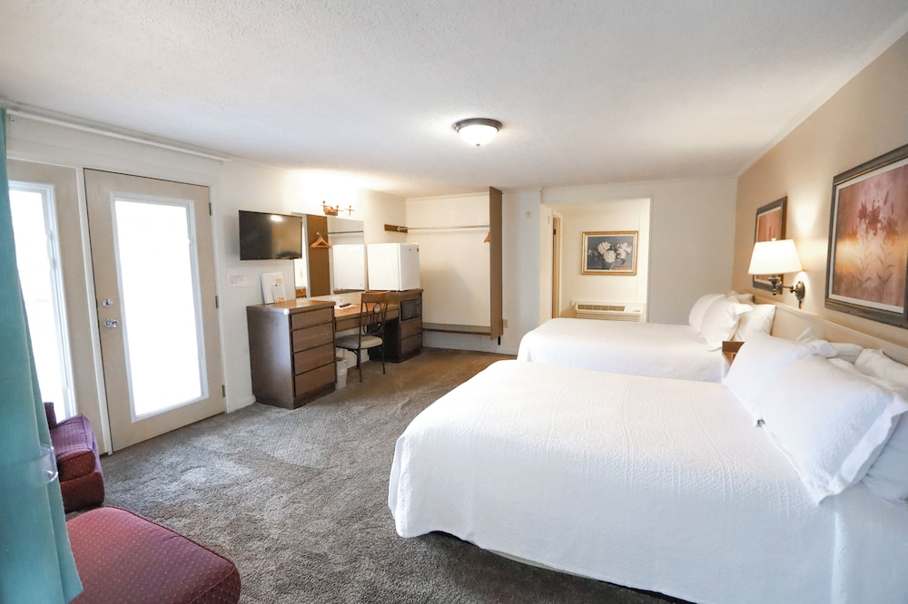 Studio Suite, 2 Double Beds, Balcony