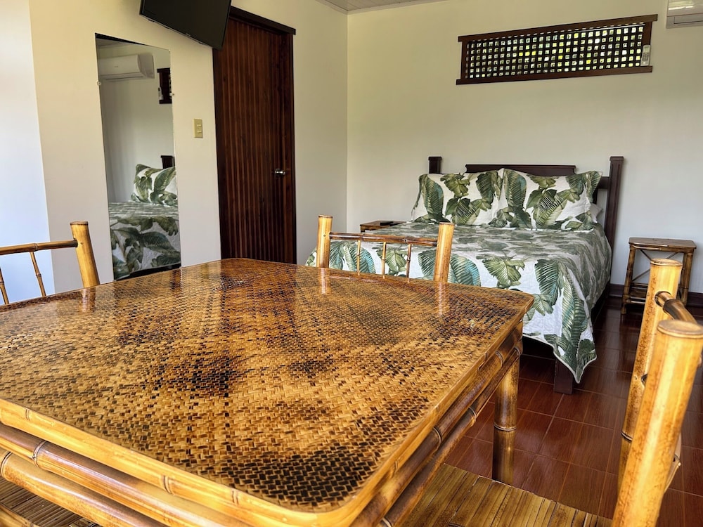 Panoramic Cabin, 1 Bedroom, Private Bathroom, Mountain View photo 3