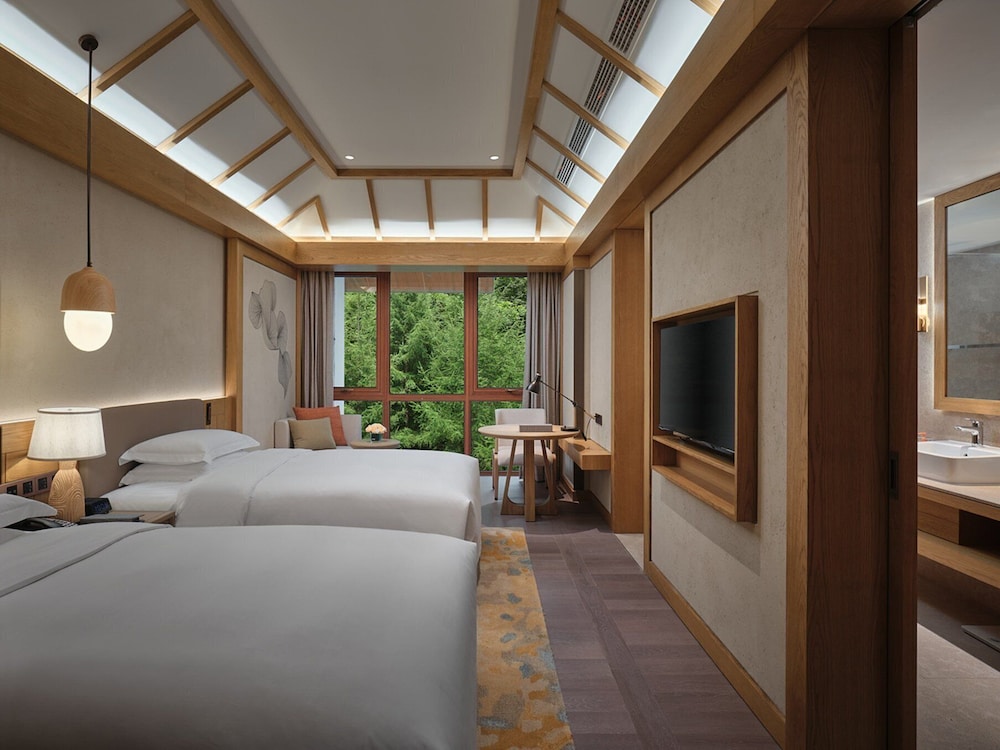 Standard Room, 2 Double Beds, Mountain View - Photo 4