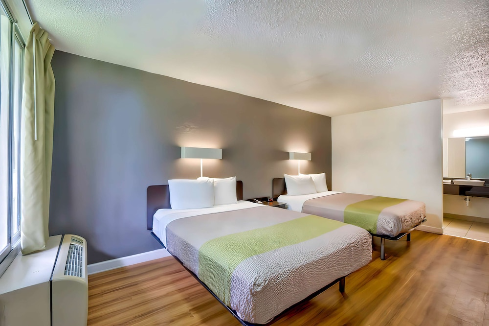 Standard Room, 2 Queen Beds, Smoking, Kitchenette photo 2