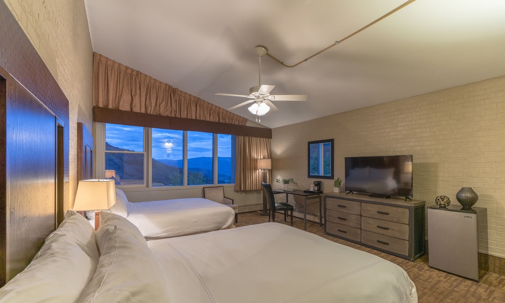 Superior Room, 2 Queen Beds - Photo 6