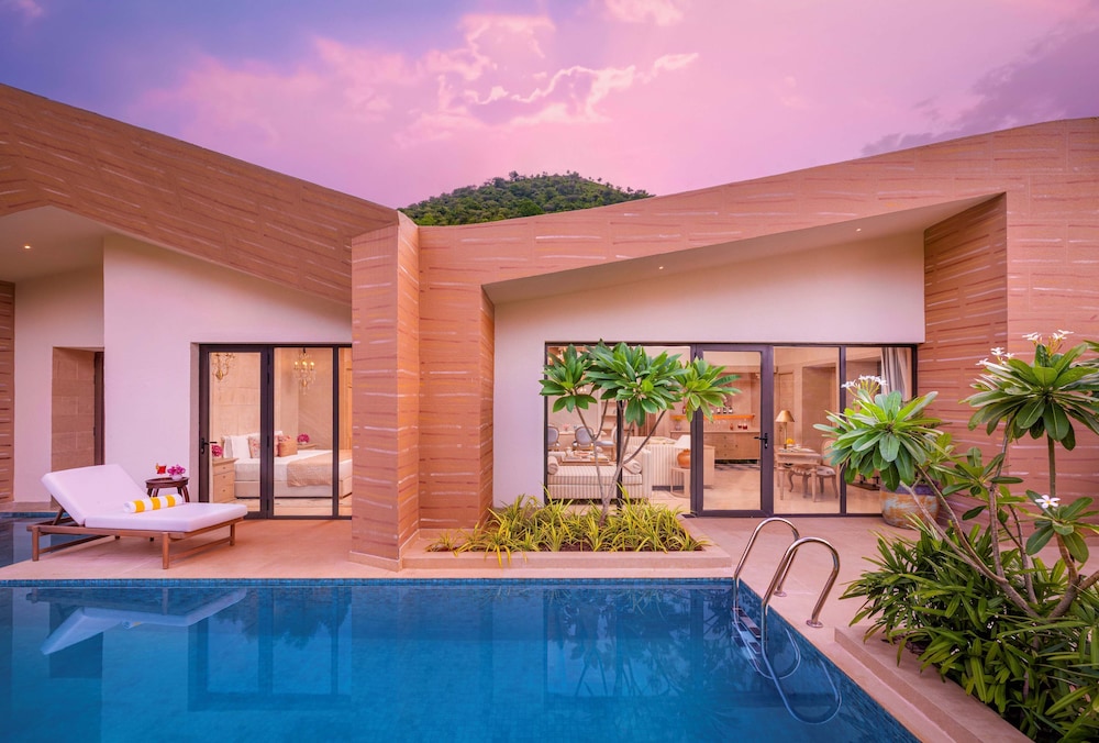 Luxury Villa (Pool & Garden) - Photo 12