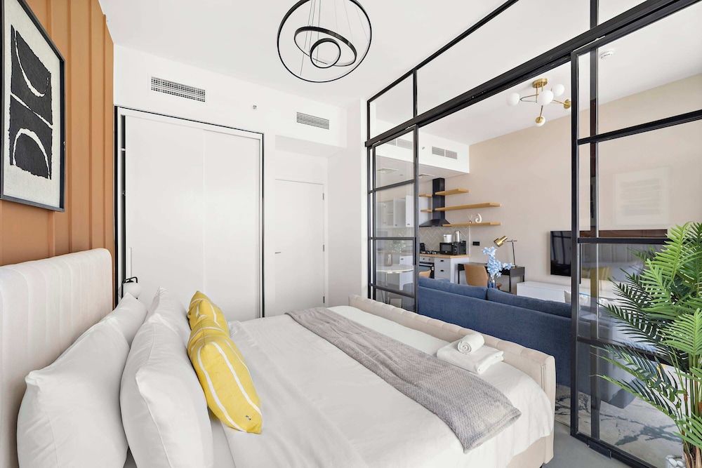 Royal Apartment, 1 Bedroom, Balcony, City View photo 3