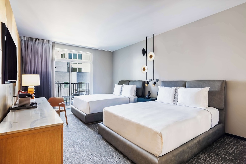 Room, 2 Queen Beds, Balcony - Photo 1