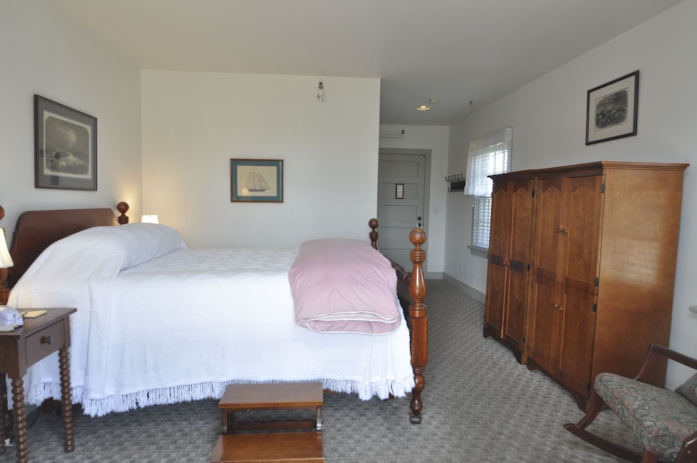 Standard Room, 1 King Bed, Non Smoking photo 1