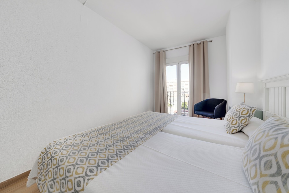 Standard Double or Twin Room - Photo 17