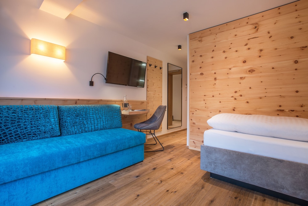 Premium Single Room photo 3