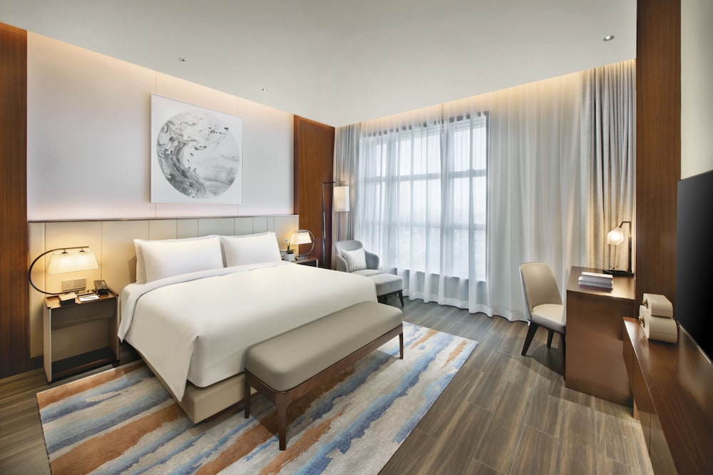 Executive Suite, 1 Bedroom - Photo 1