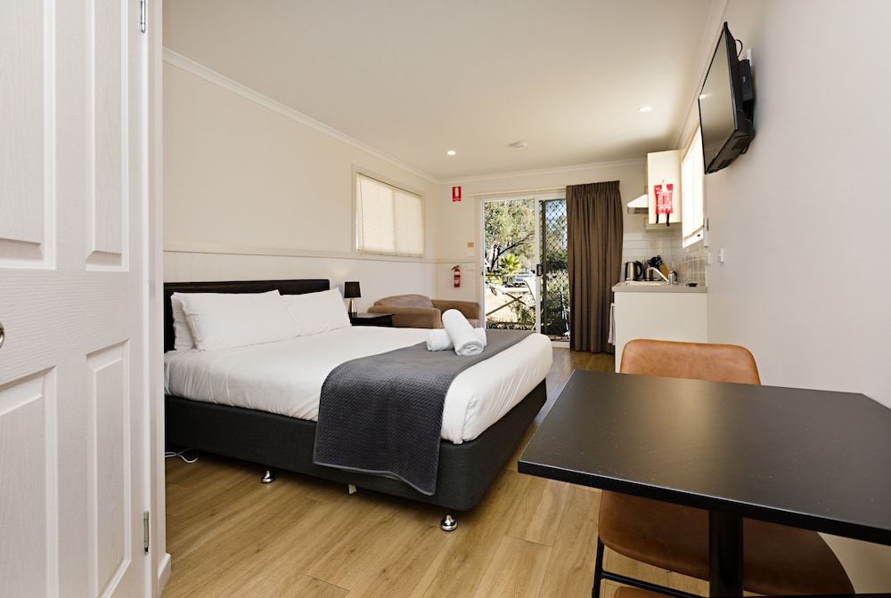 Cabin, 1 Queen Bed, Kitchenette photo 2