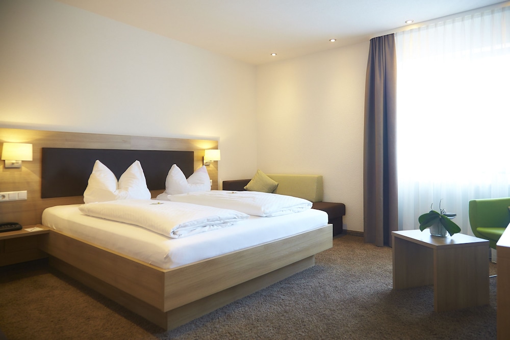 Comfort Triple Room, 1 Queen Bed with Sofa bed photo 1