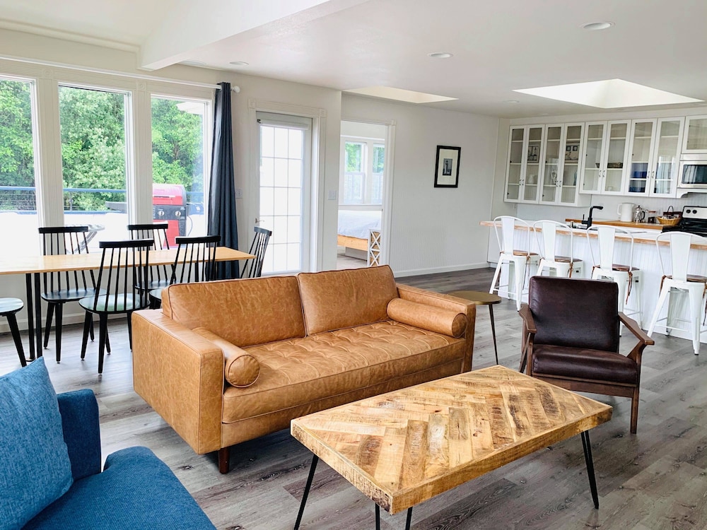 Deluxe Three Bedroom with Kitchen photo 2