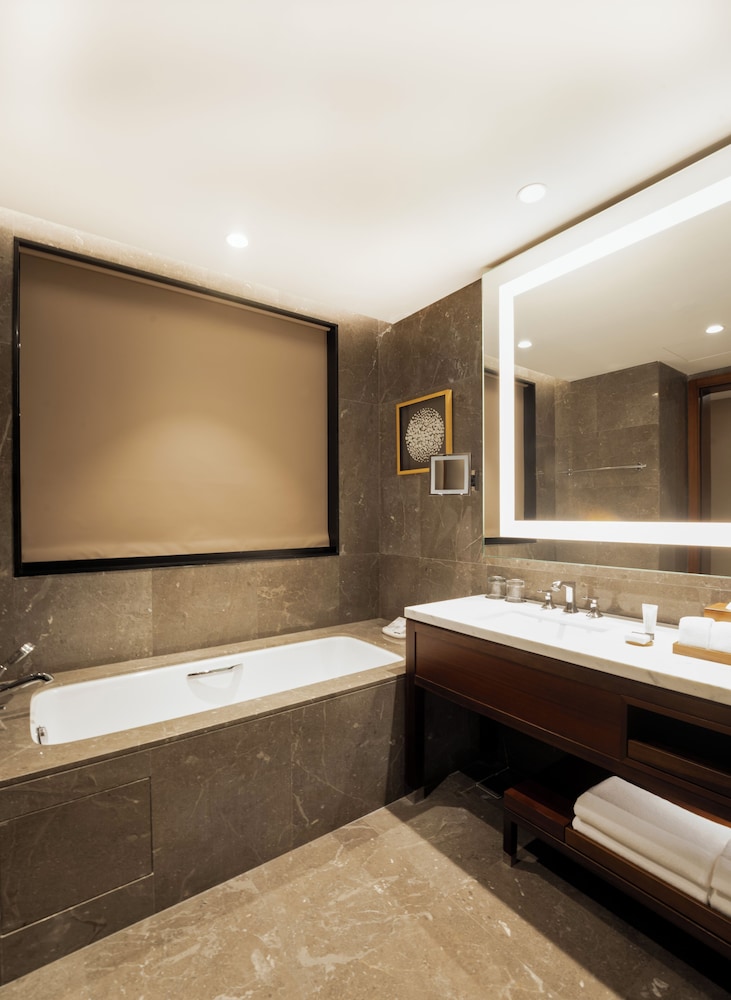 Room, 2 Twin Beds (Club Access, Backwater View) photo 3