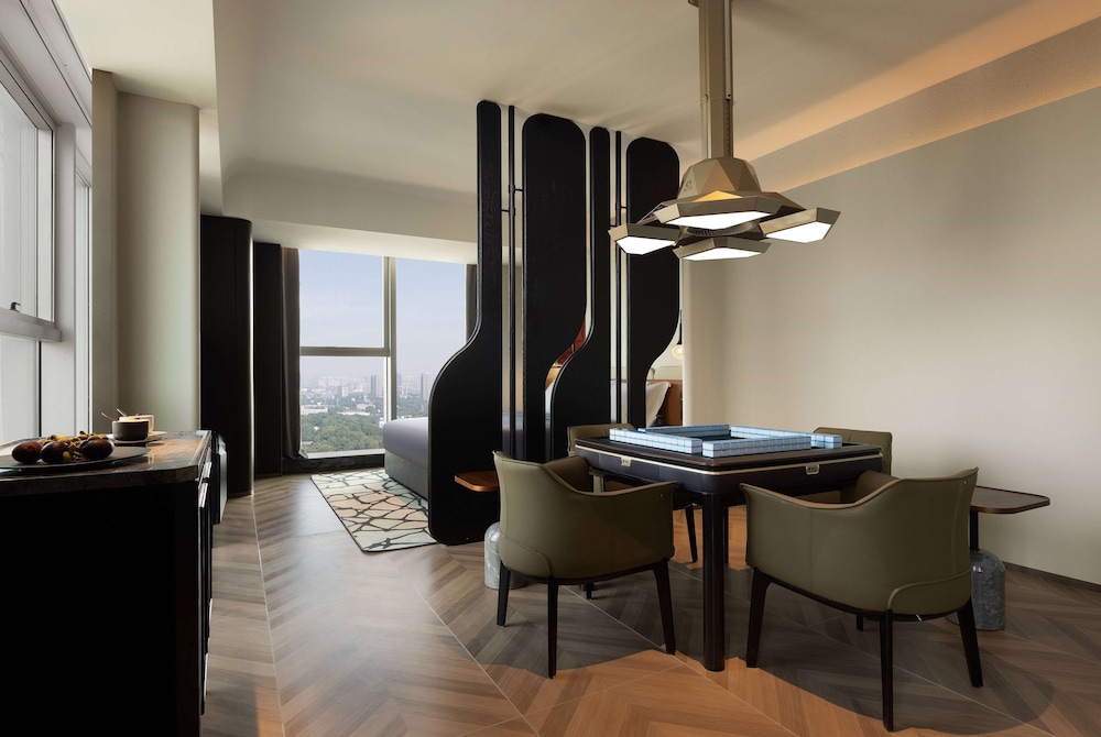 Suite, 1 King Bed, Smoking (Entertainment)