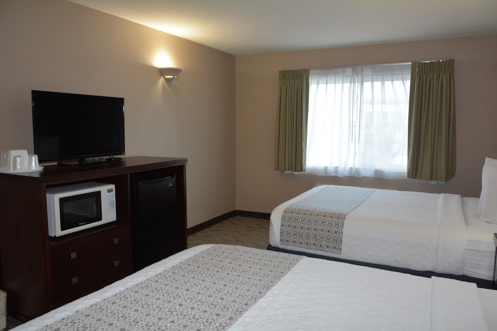 Standard Room, 2 Queen Beds - Photo 5