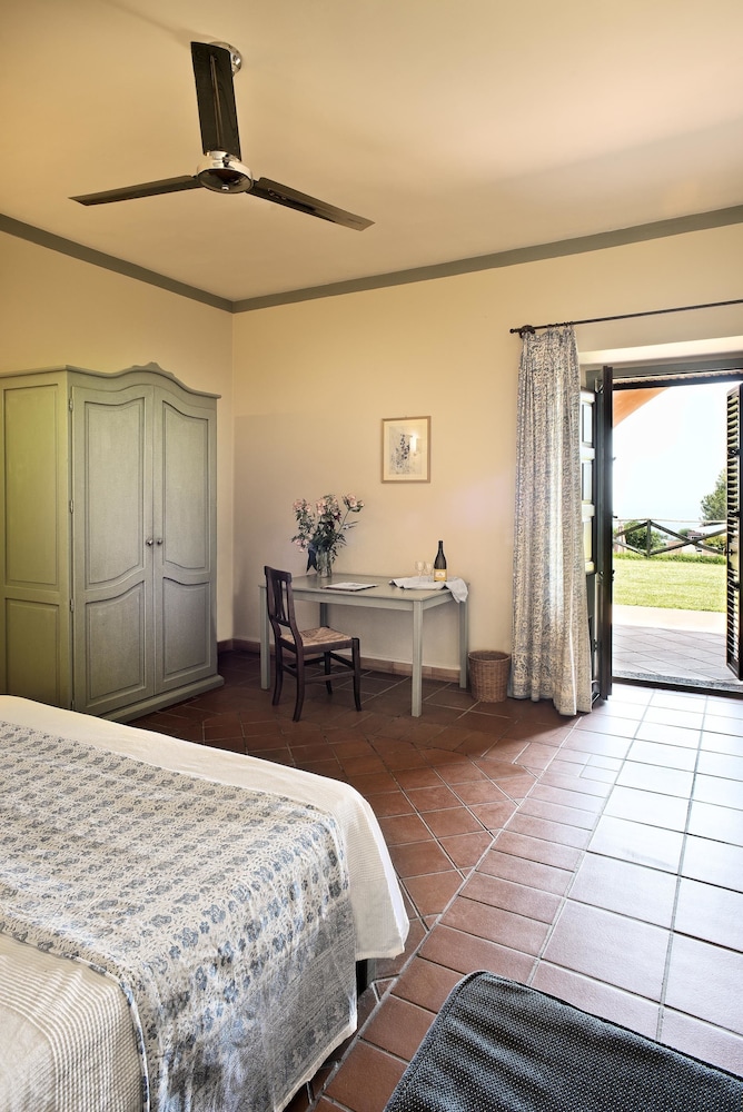 Superior Room, 1 Queen Bed, Non Smoking, Vineyard View photo 3