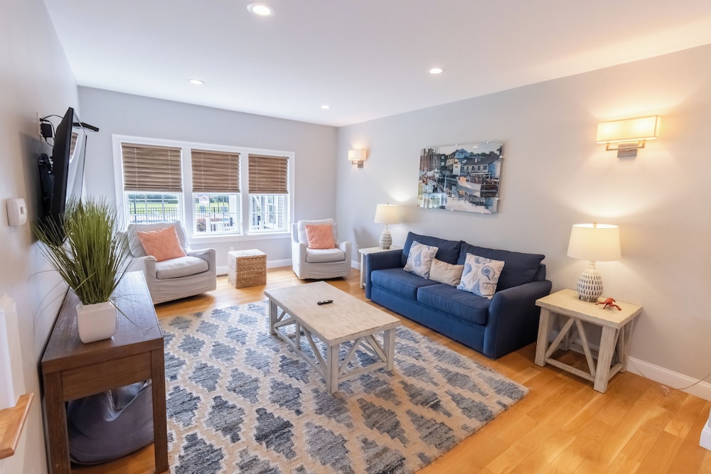 Premier Suite, 2 Bedrooms, Kitchen (No Pets)