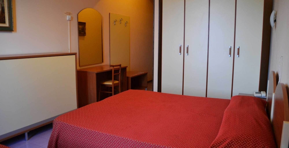 Double or Twin Room - Photo 2