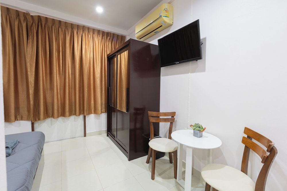 Junior Studio Suite, 1 Queen Bed with Sofa bed photo 3