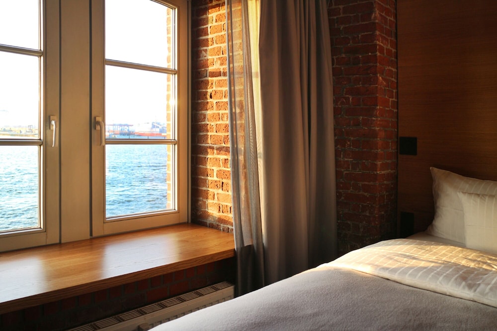 Superior Double Room, River View thumbnail 5