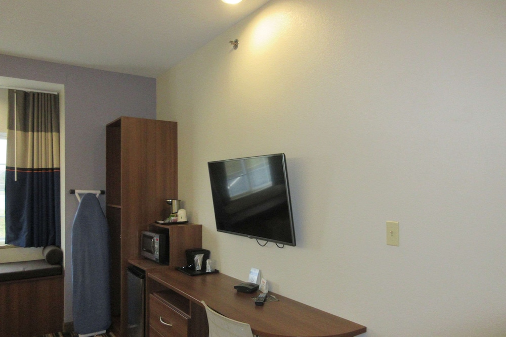 Standard Room, 2 Queen Beds, Non Smoking photo 3