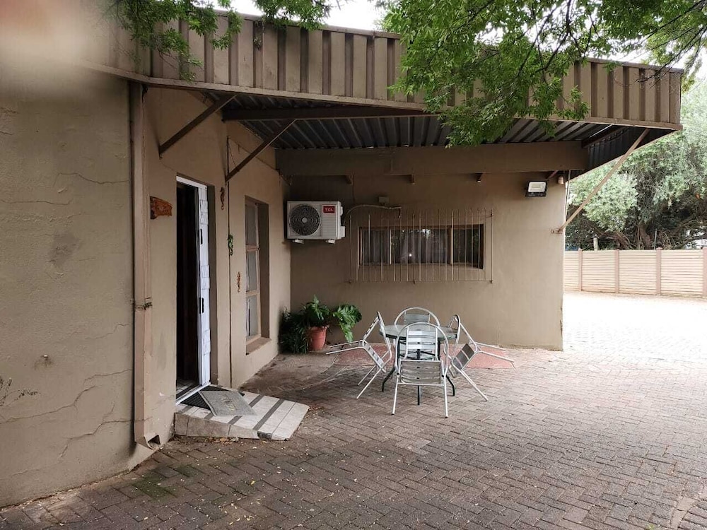 5-6 Sleeper Self Catering Rooms - Photo 4
