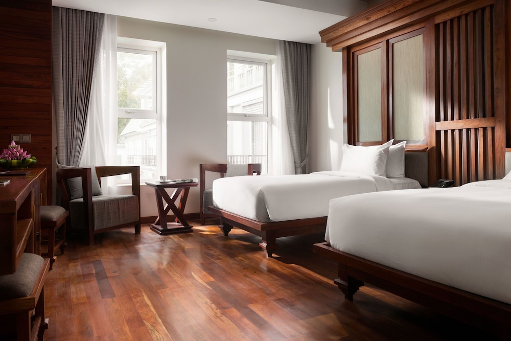 Royal Suite Family 2-Bedroom Luxury Package - Daily access to Prampi Lounge for 1 hour per entrance photo 1