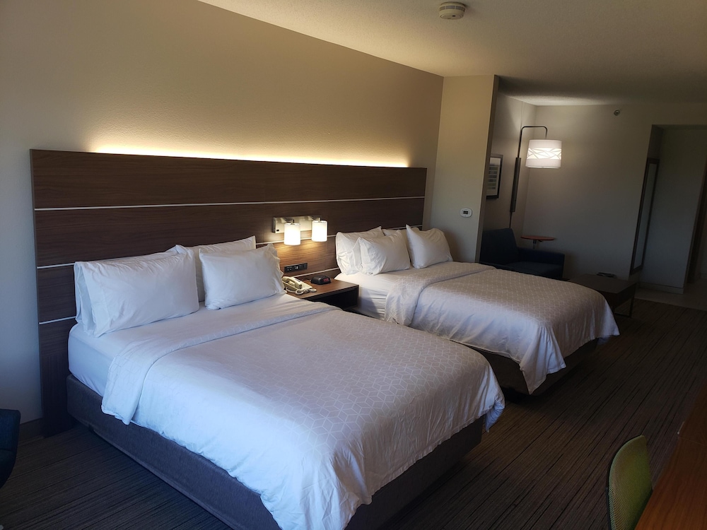 Suite, 2 Queen Beds (Living Area) - Photo 5