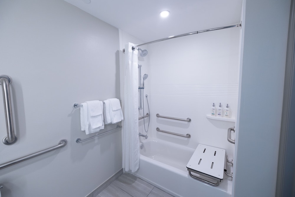Standard Room, 1 King Bed, Mobility Accessible (Communications, Transfer Shower) photo 2