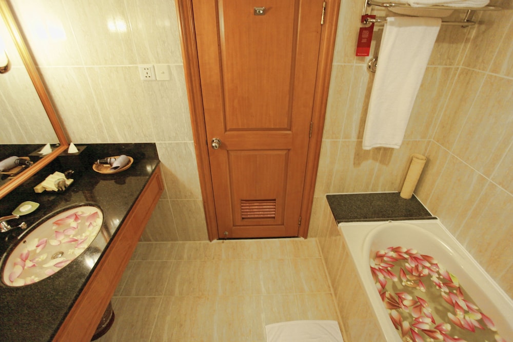 Deluxe Double Room - Photo 11