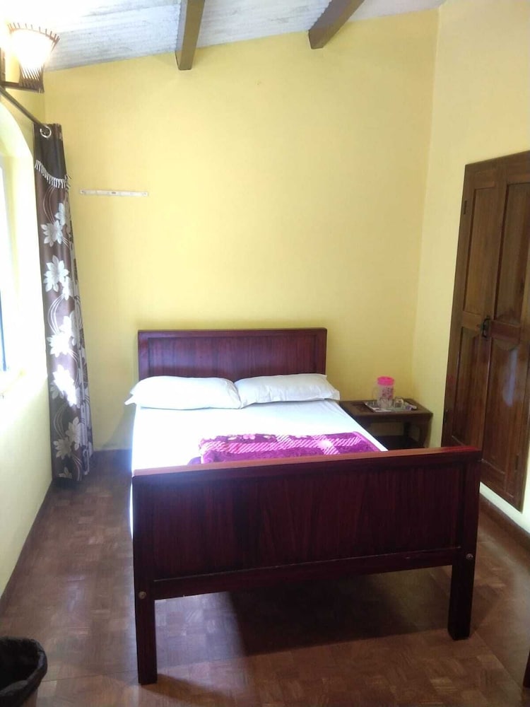 Economy Room, Non Smoking, Hill View photo 1