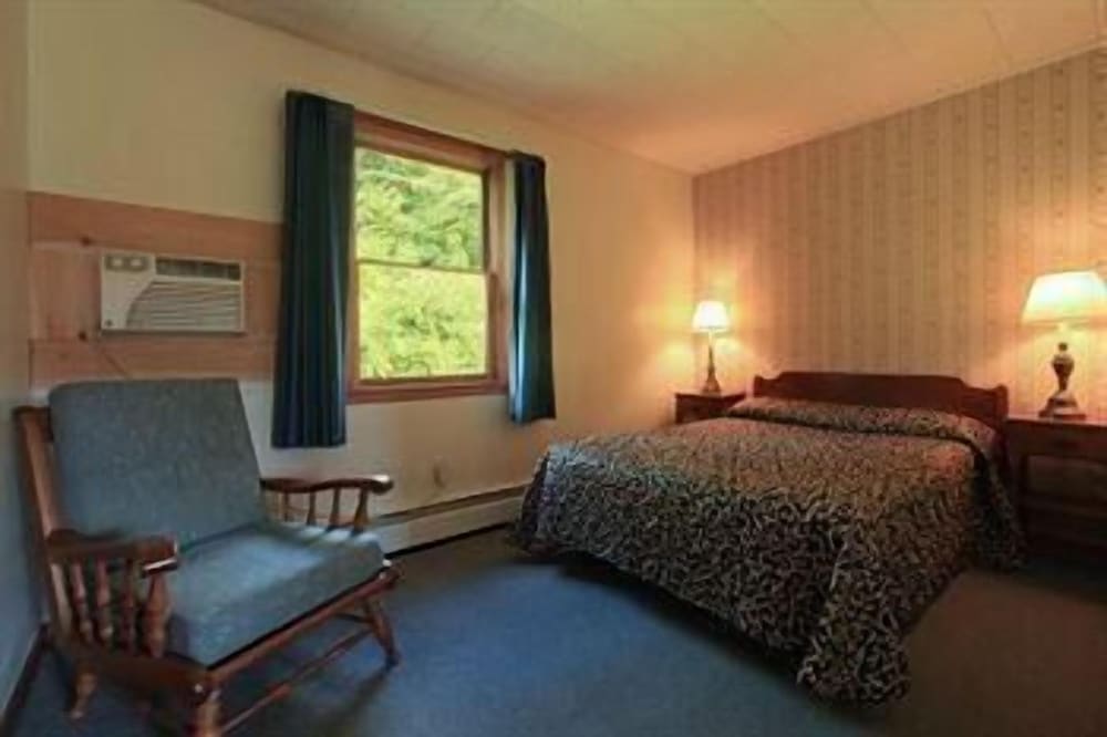 Deluxe Room, 1 Queen Bed, Jetted Tub photo 1