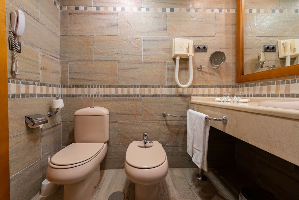 Double Room (2 adults) - Photo 7