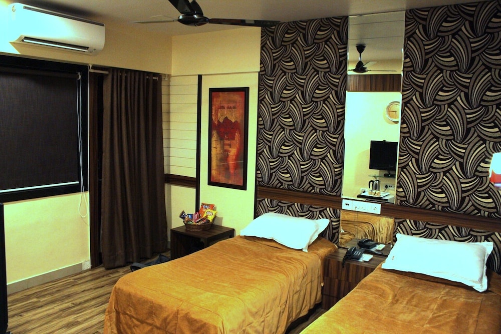 Room - Photo 6