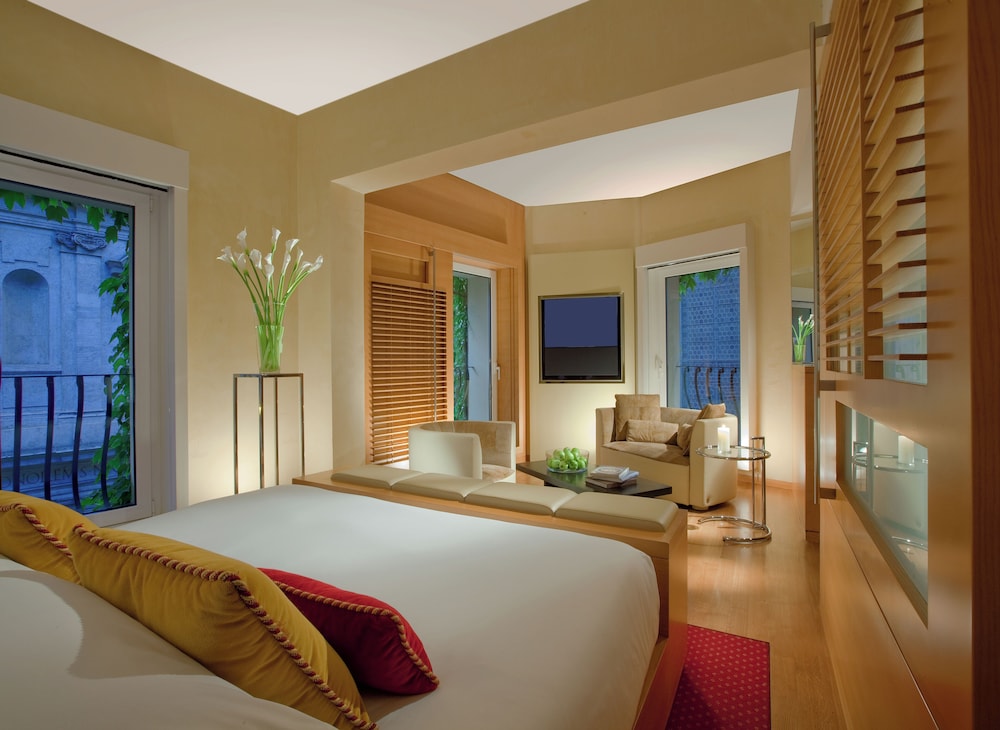 Executive Suite, Corner (Richard Meier)