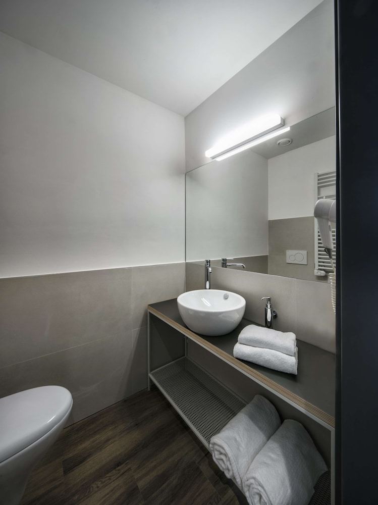 Comfort Room, 1 Twin Bed, Non Smoking - Photo 4